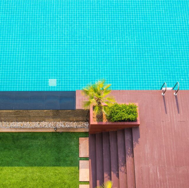 Erba sintetica per piscina e sottopiscina